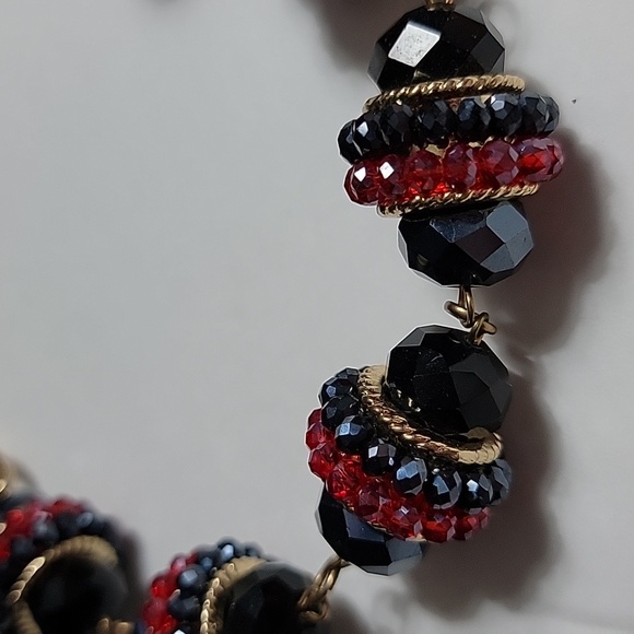 Jessica Simpson gold tone necklace with blue red and black crystal glass beading - Picture 6 of 6